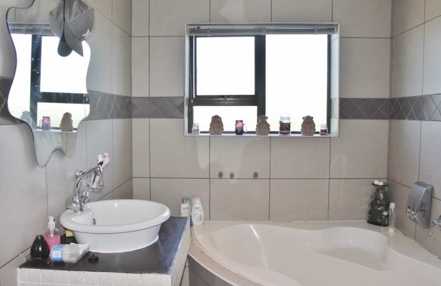 4 Bedroom Property for Sale in West Bank Eastern Cape